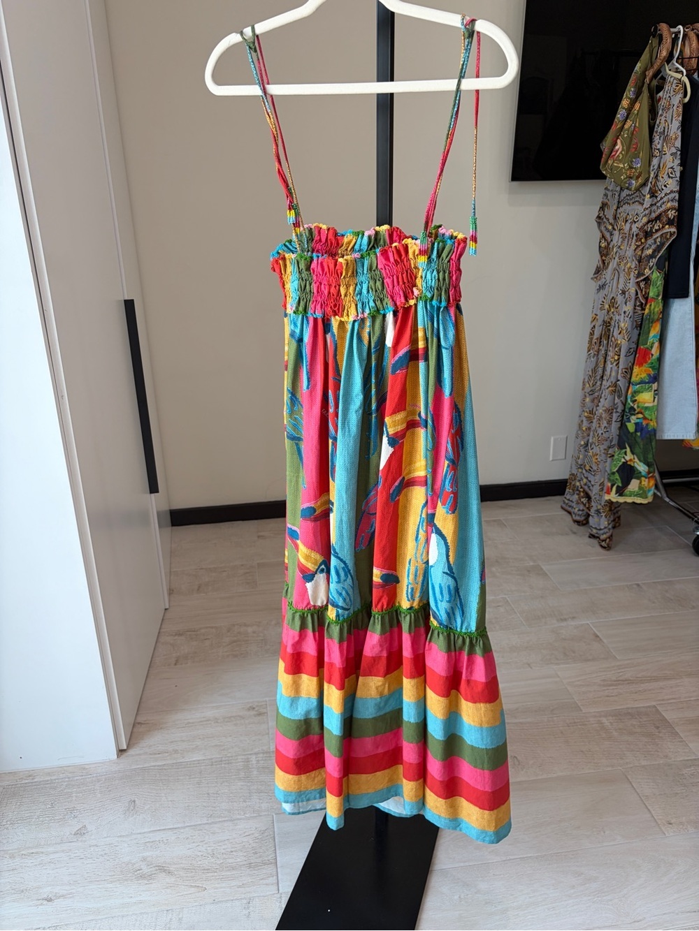 Farm Rio: WONDERFUL TOUCANS MDI DRESS - Picture 4 of 14